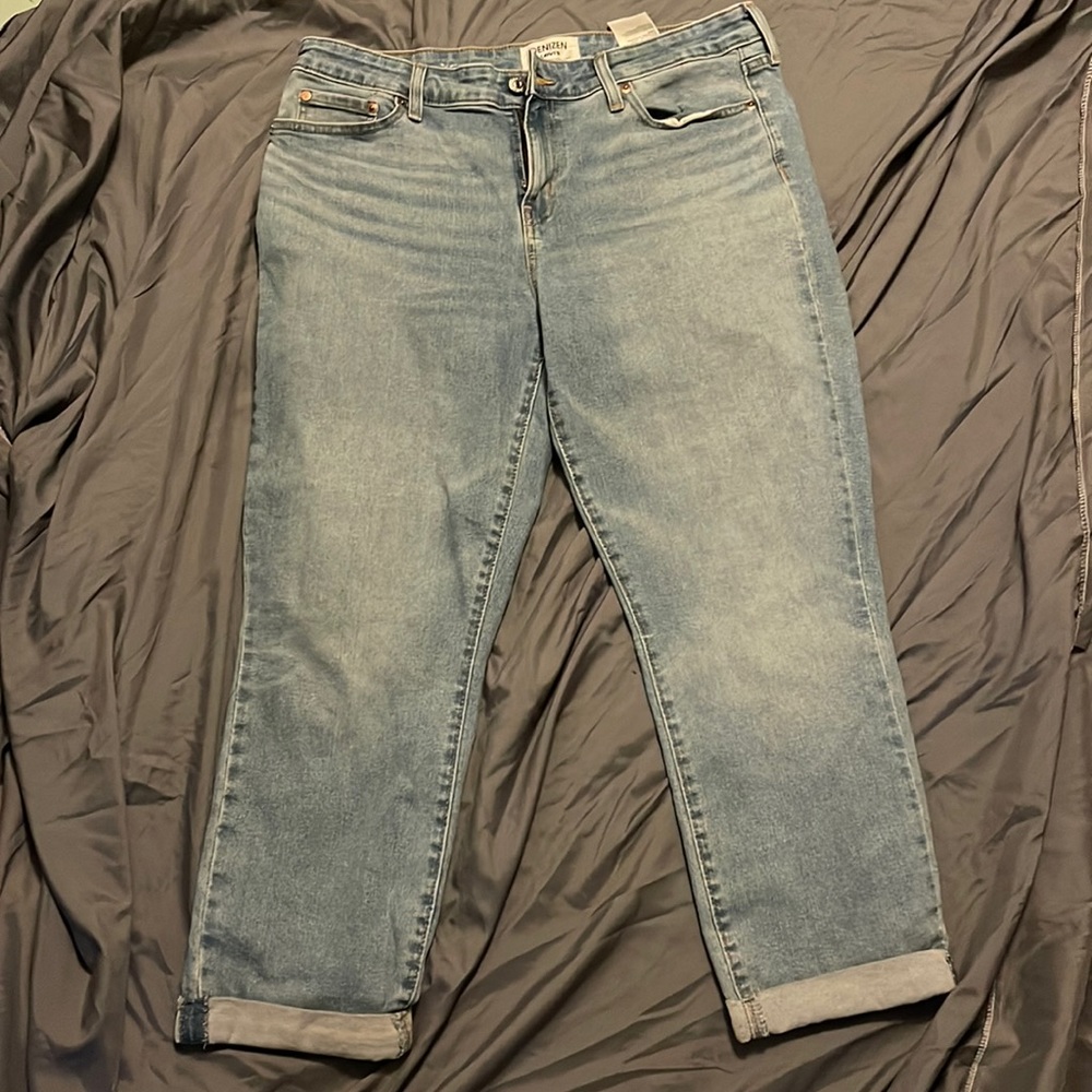 Levi’s Mid Rise Boyfriend Crop jeans